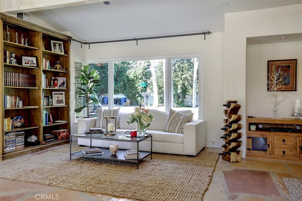 23130 Oxnard Street Property Photo 7