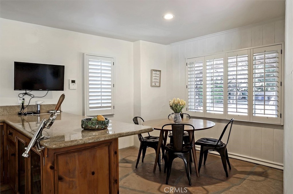 23130 Oxnard Street Property Photo 10