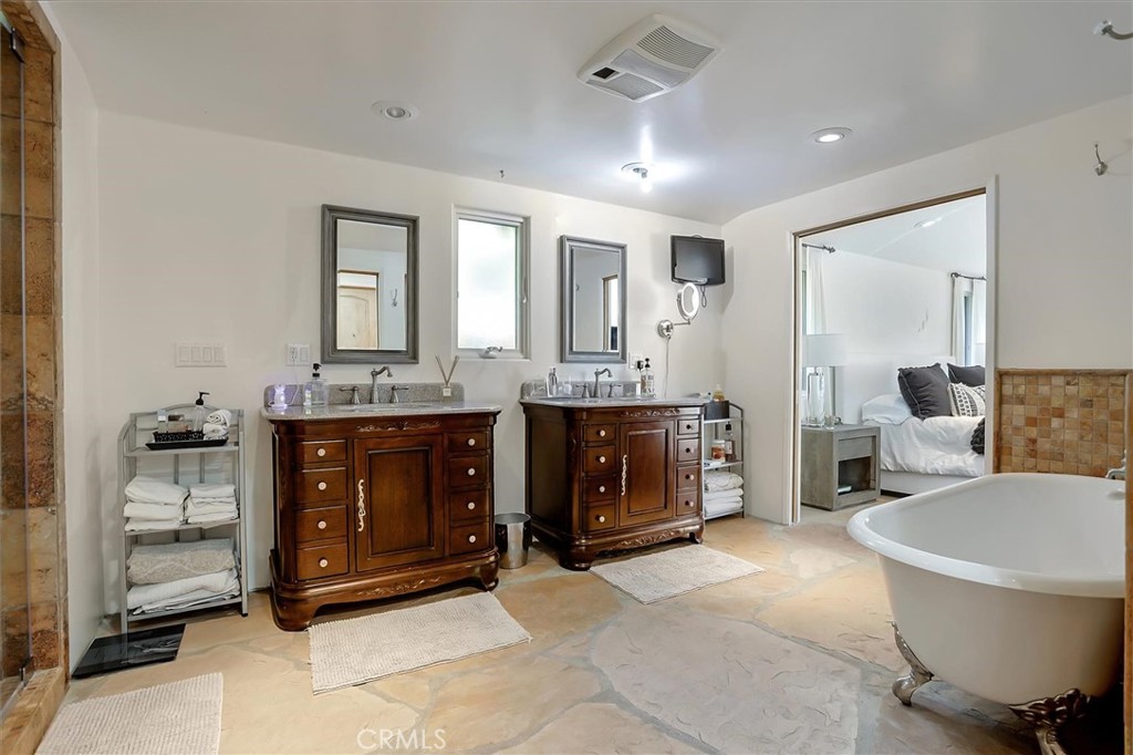 23130 Oxnard Street Property Photo 17