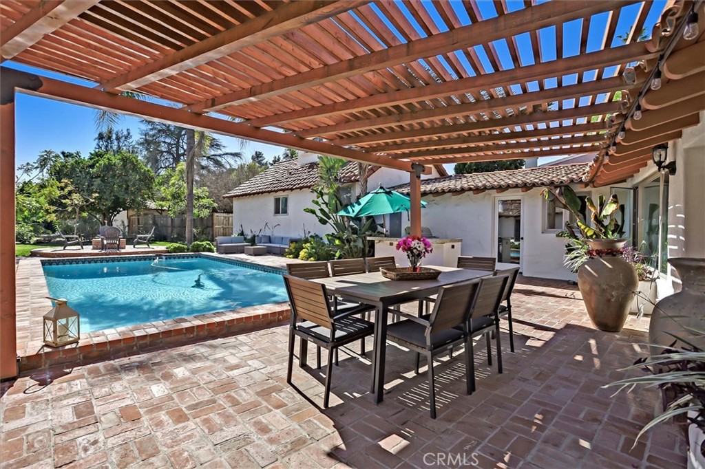 23130 Oxnard Street Property Photo 21