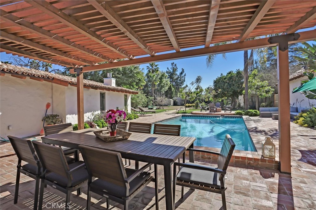 23130 Oxnard Street Property Photo 22