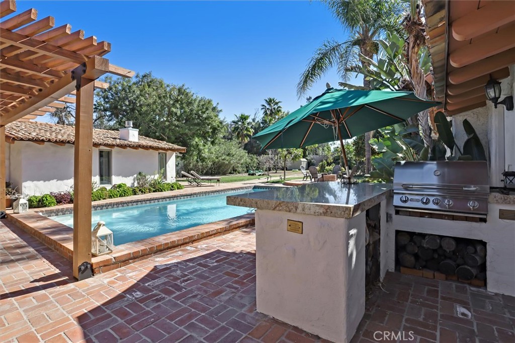 23130 Oxnard Street Property Photo 23