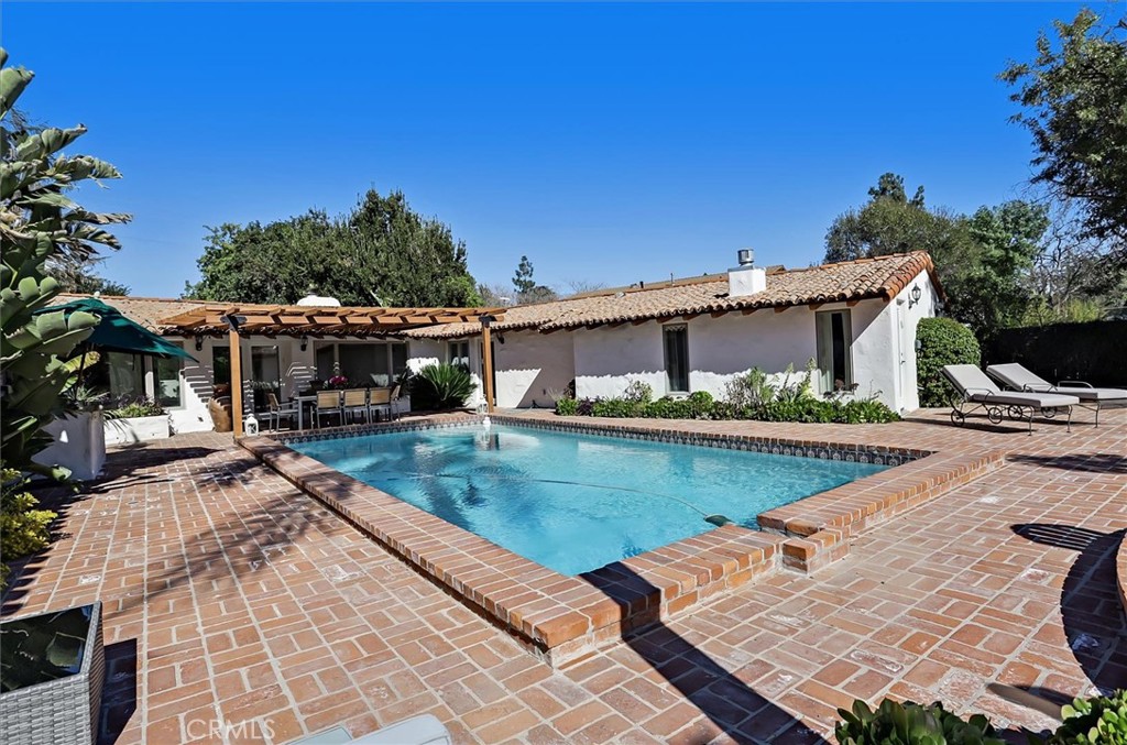 23130 Oxnard Street Property Photo 26