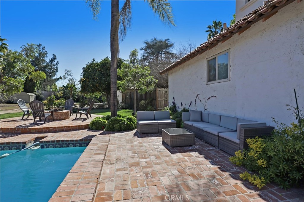 23130 Oxnard Street Property Photo 27