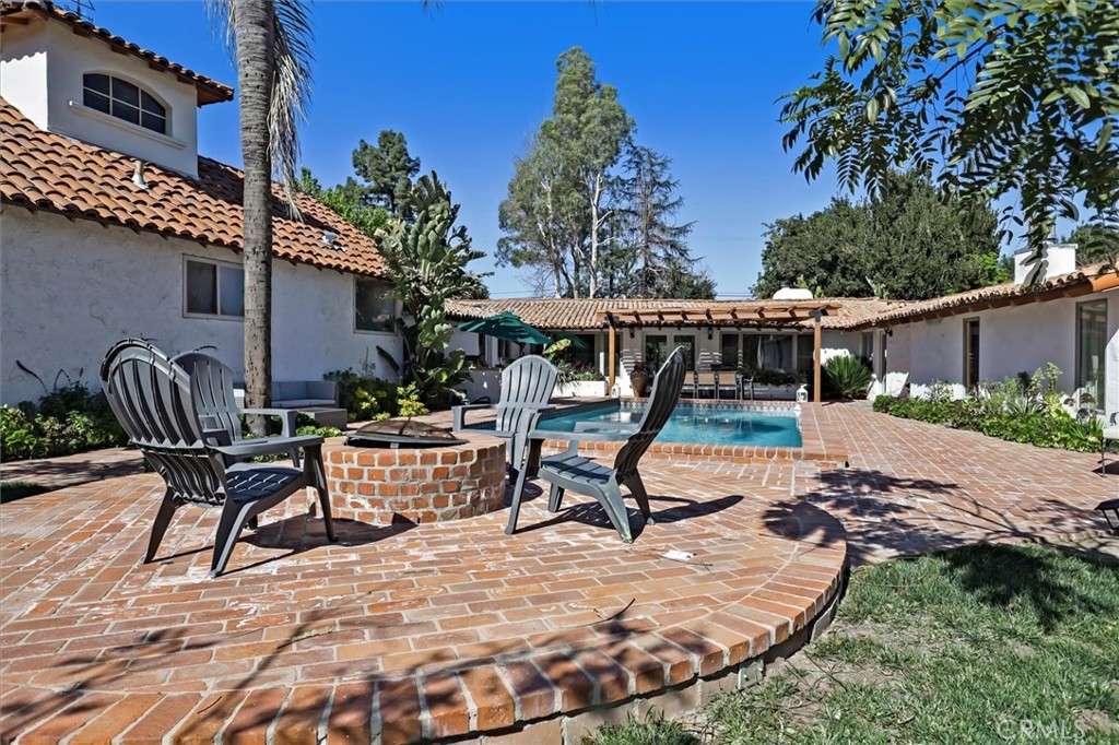 23130 Oxnard Street Property Photo 29