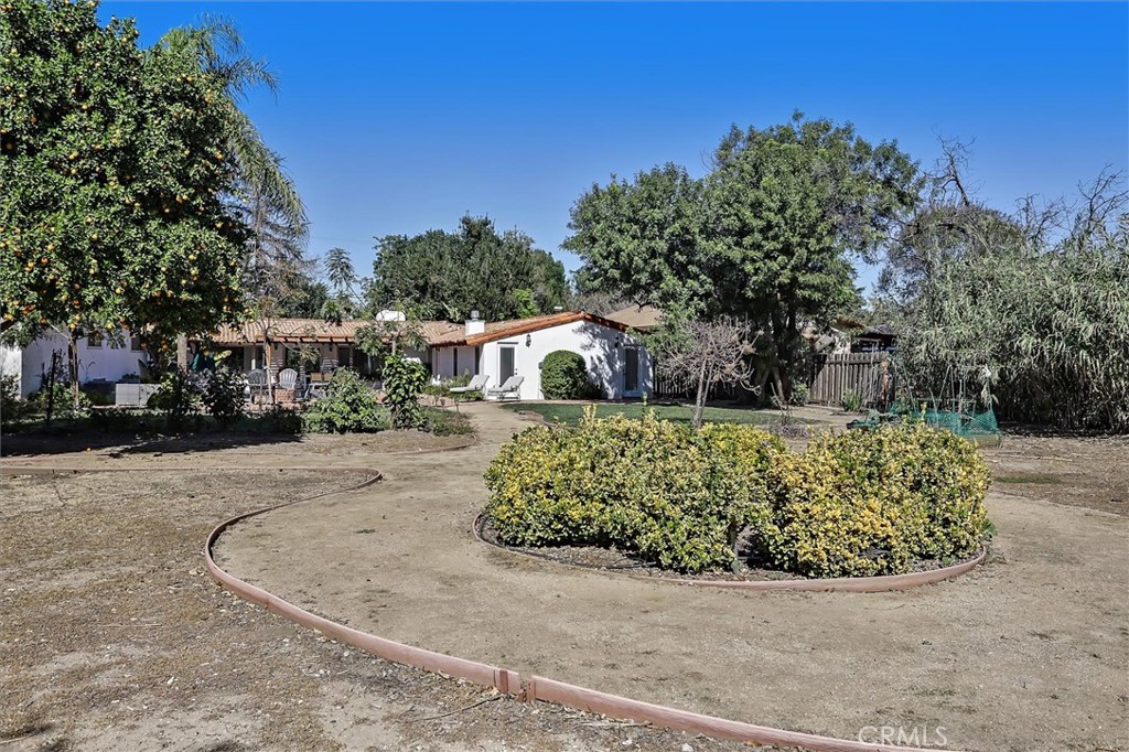 23130 Oxnard Street Property Photo 32