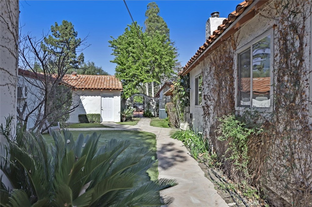 23130 Oxnard Street Property Photo 34