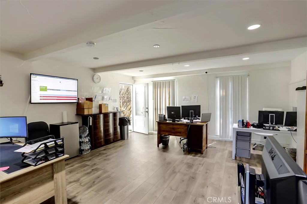 23130 Oxnard Street Property Photo 35