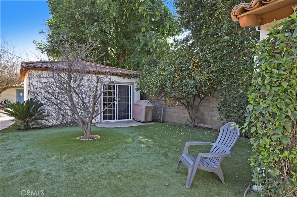 23130 Oxnard Street Property Photo 38