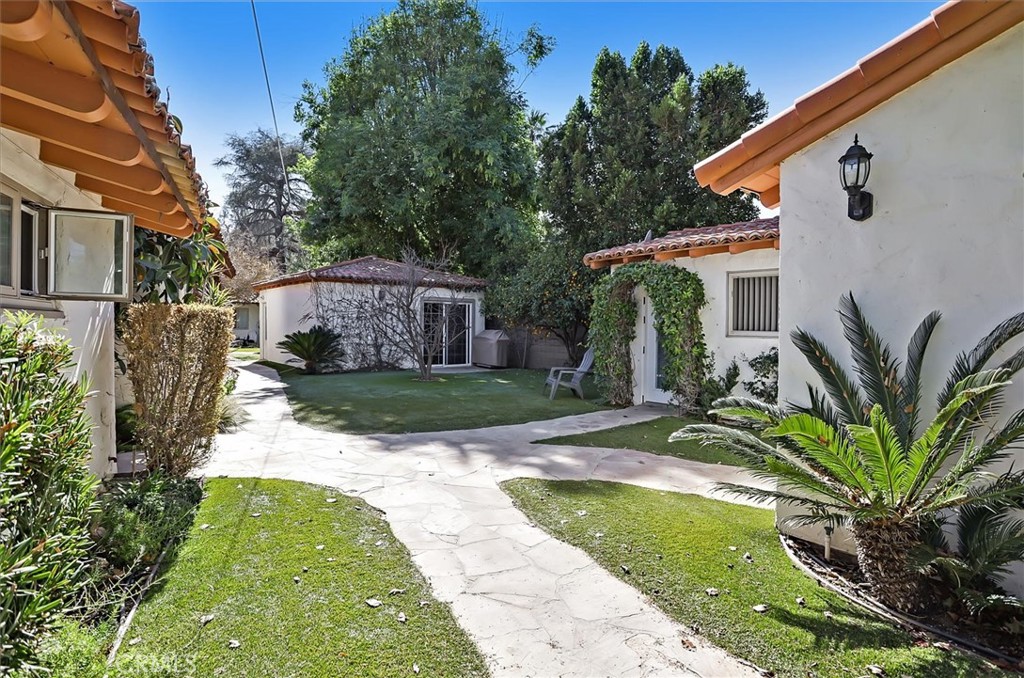 23130 Oxnard Street Property Photo 39