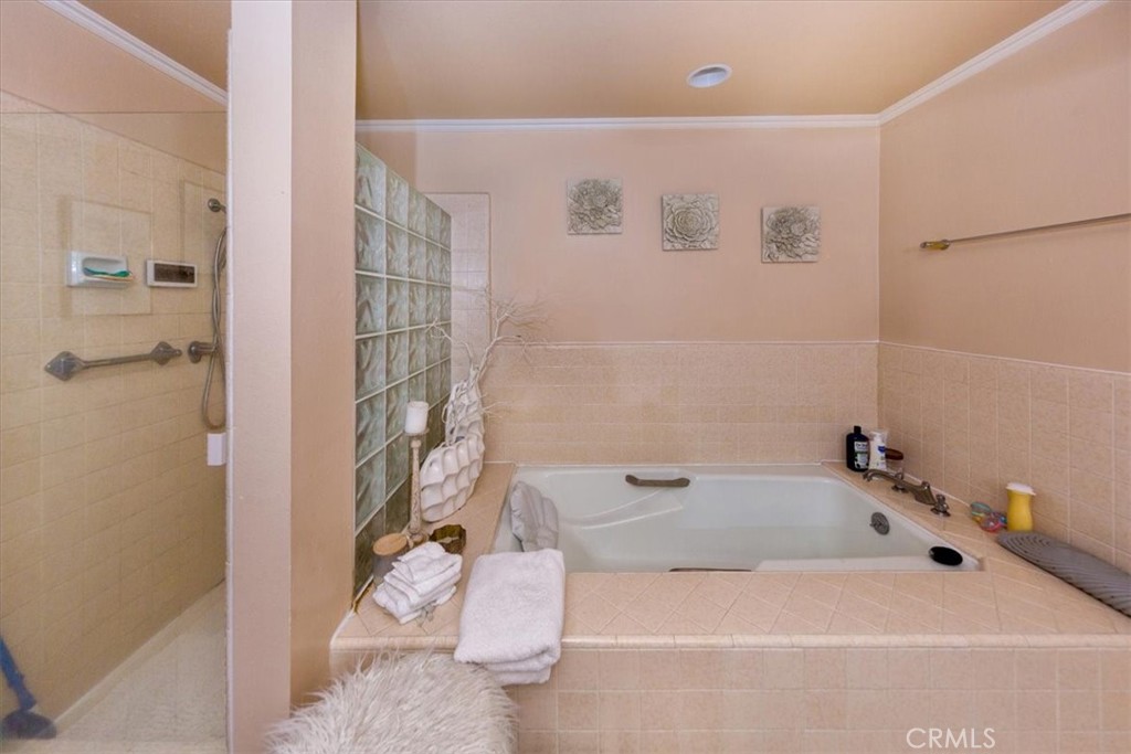 5339 Lindley Unit 207 Property Photo 9