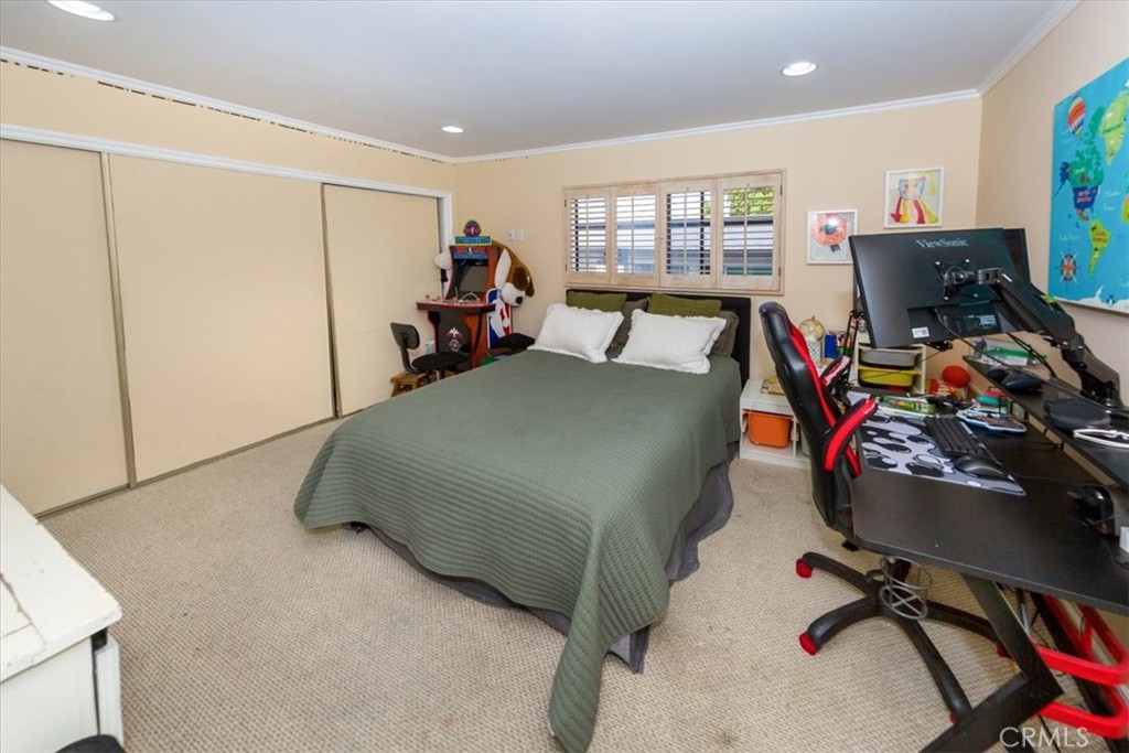 5339 Lindley Unit 207 Property Photo 12