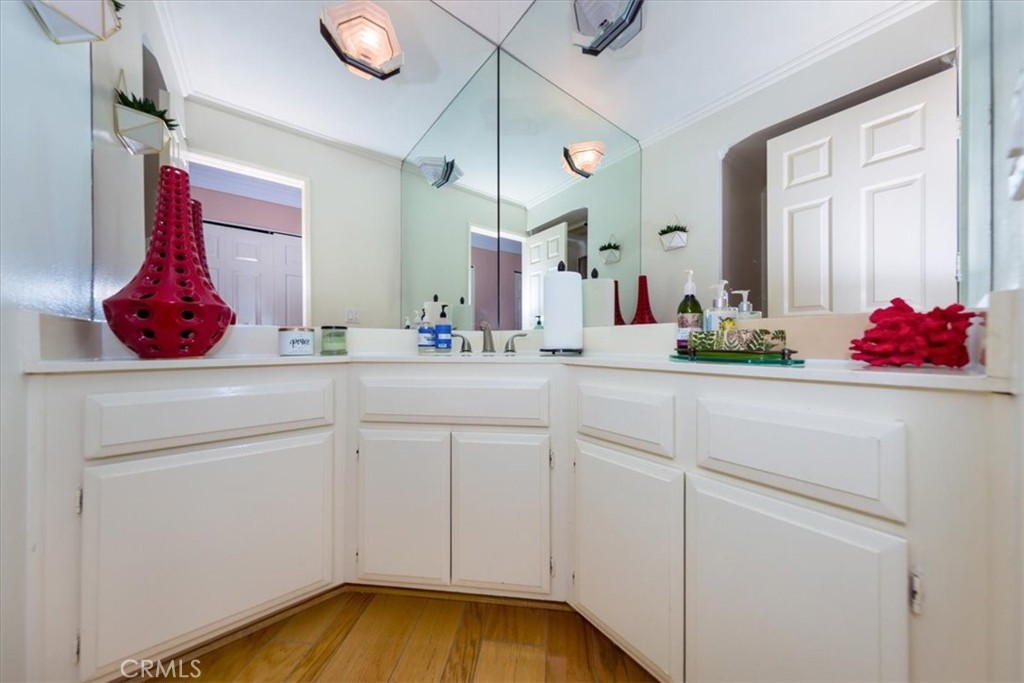5339 Lindley Unit 207 Property Photo 13