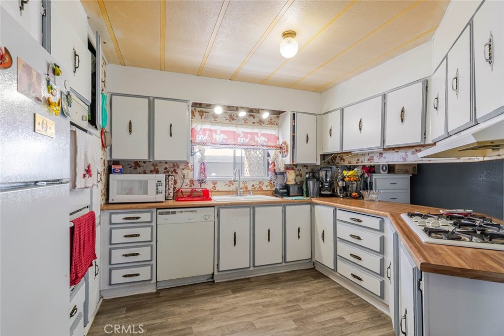 2330 E Avenue J8 121 Property Photo 6