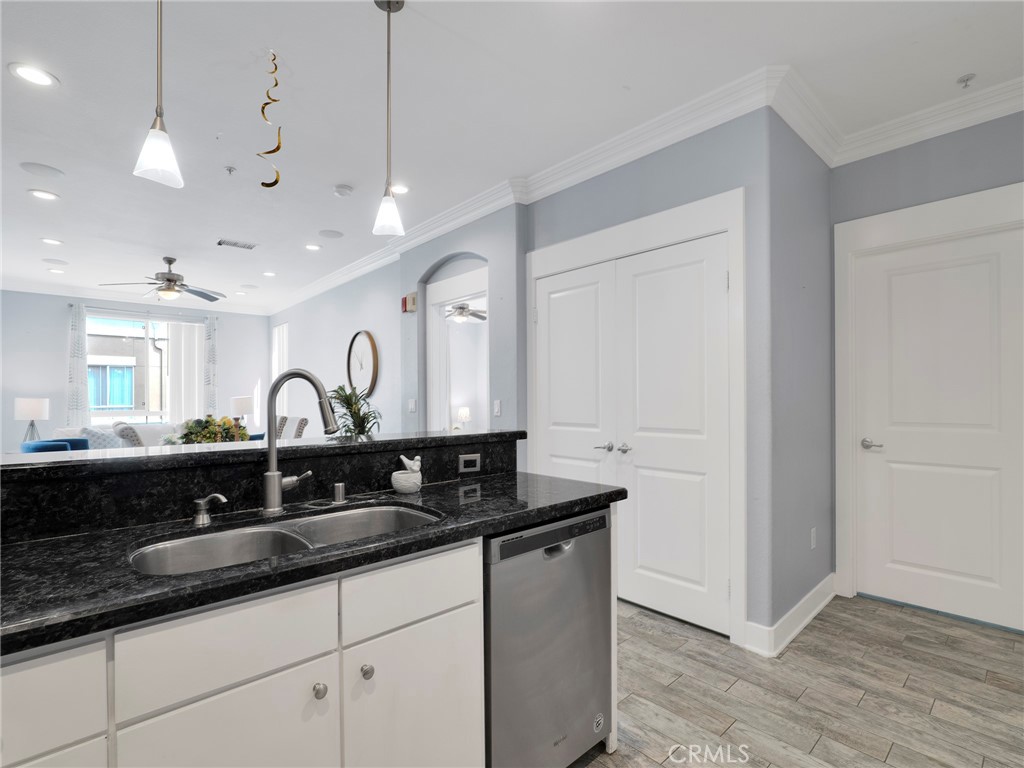 24507 Town Center 7418 Property Photo 6
