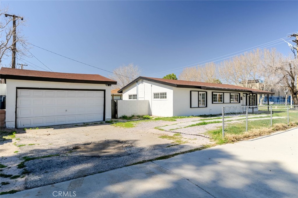 44961 5th Street E Property Photo 3