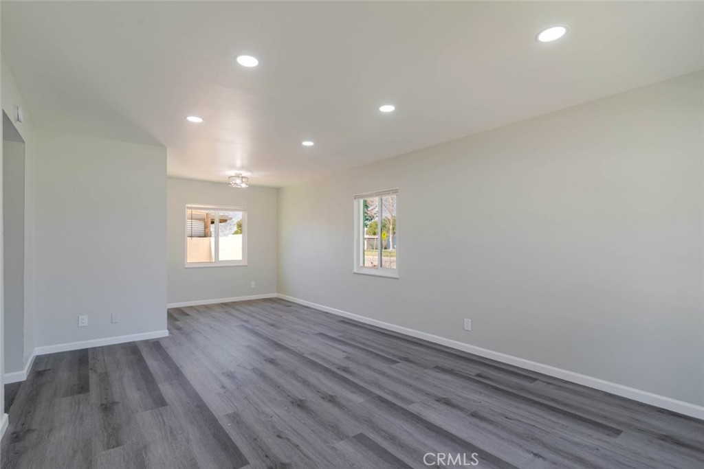 44961 5th Street E Property Photo 6
