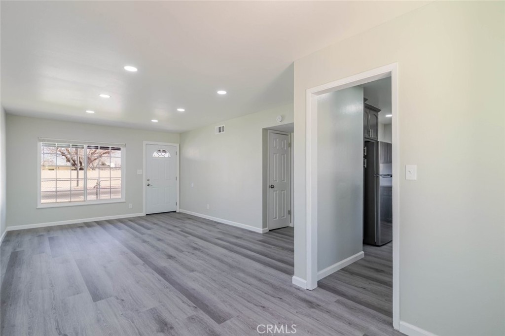 44961 5th Street E Property Photo 7