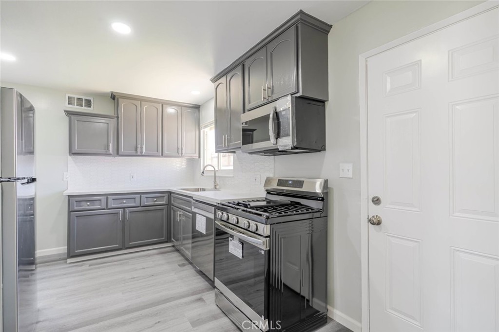 44961 5th Street E Property Photo 10