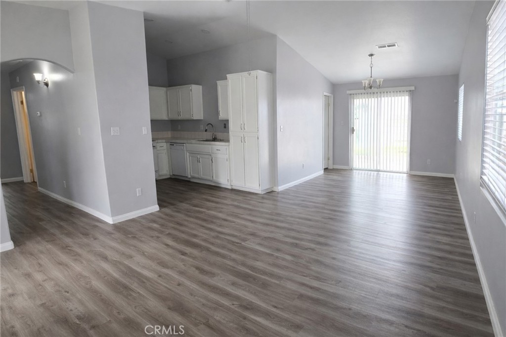 7507 Cross Glade Property Photo 2