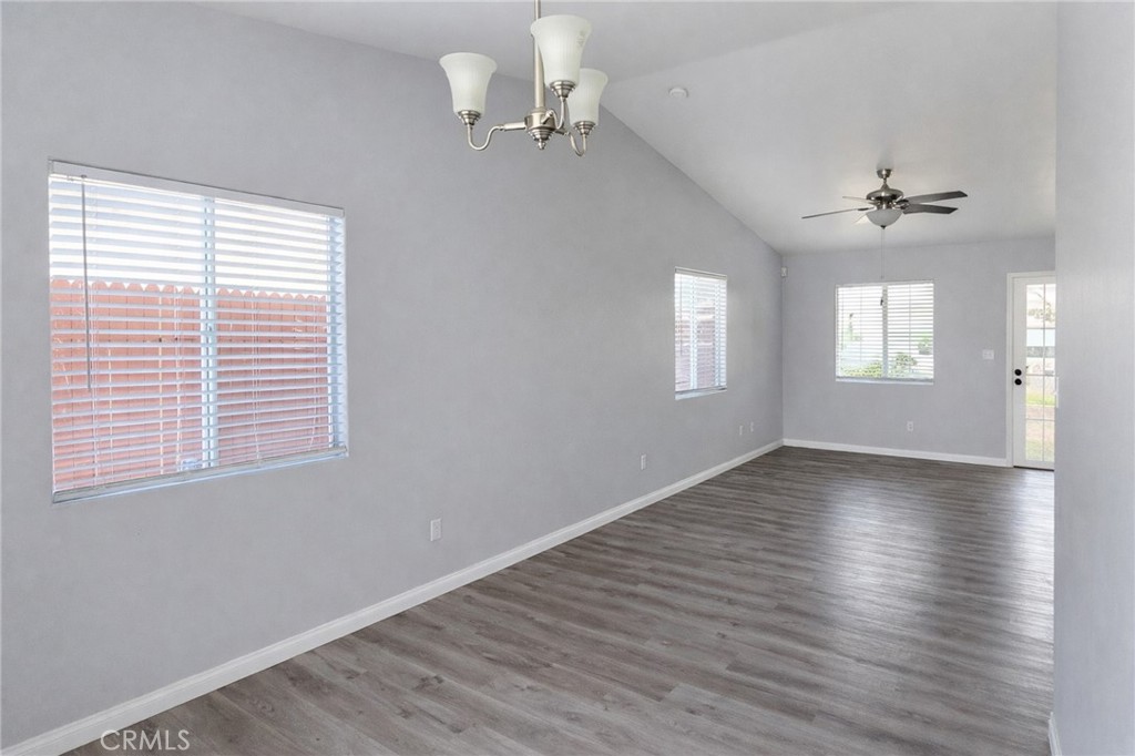 7507 Cross Glade Property Photo 4