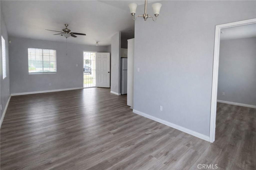 7507 Cross Glade Property Photo 5