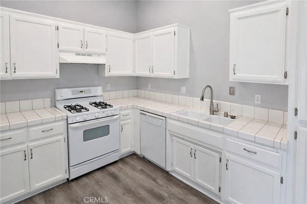 7507 Cross Glade Property Photo 6