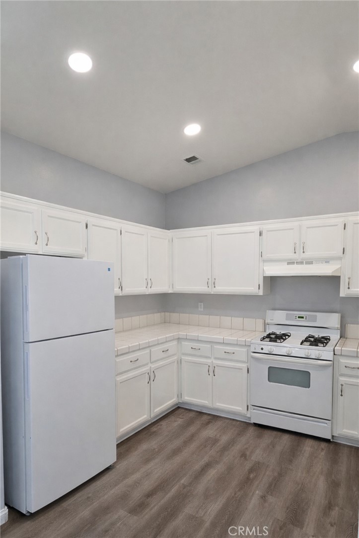 7507 Cross Glade Property Photo 7