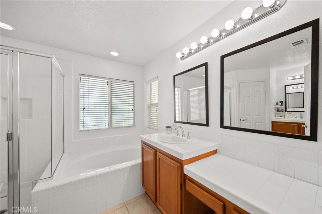 24245 Silhouette Property Photo 23