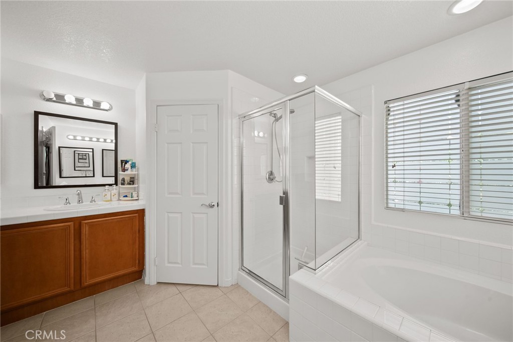 24245 Silhouette Property Photo 24