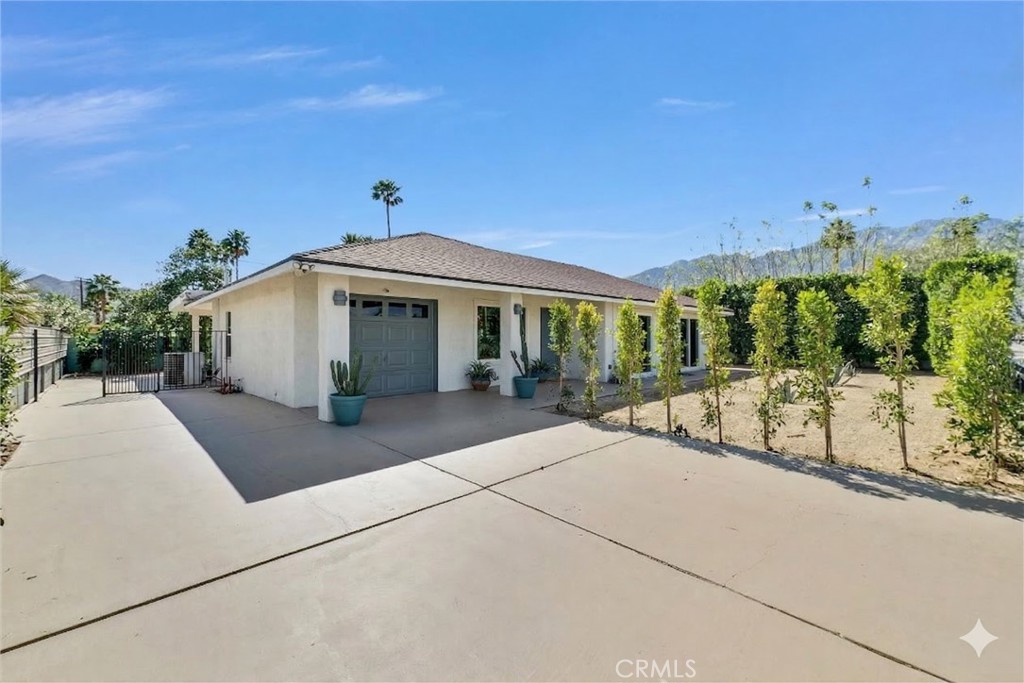 3967 E Sunny Dunes Road Property Photo 1