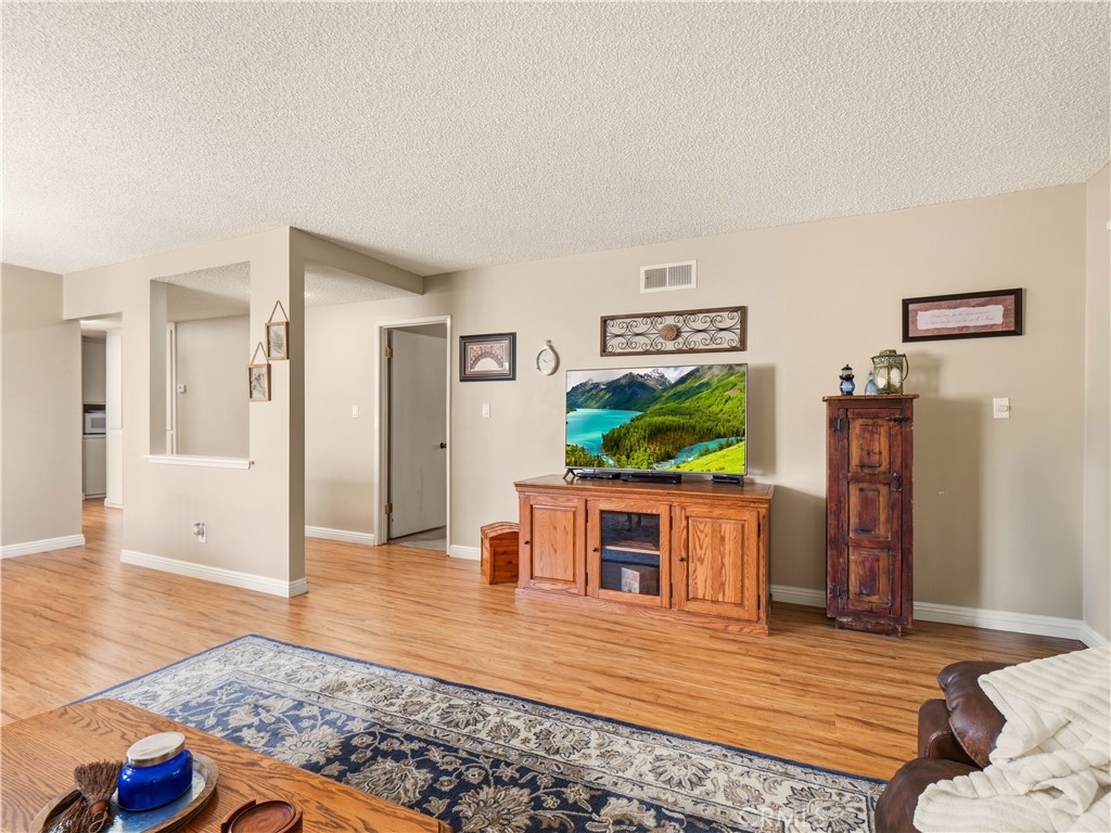 19401 Oak Crossing Property Photo 7