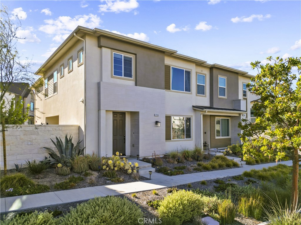 27616 Symphony Place Property Photo 1