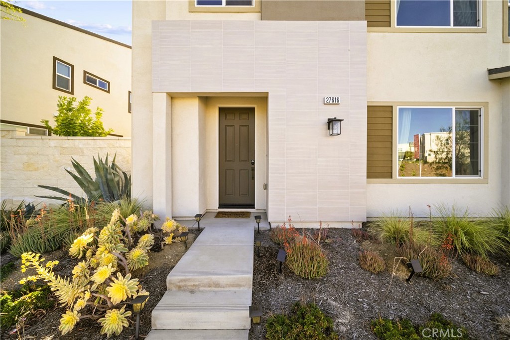 27616 Symphony Place Property Photo 6