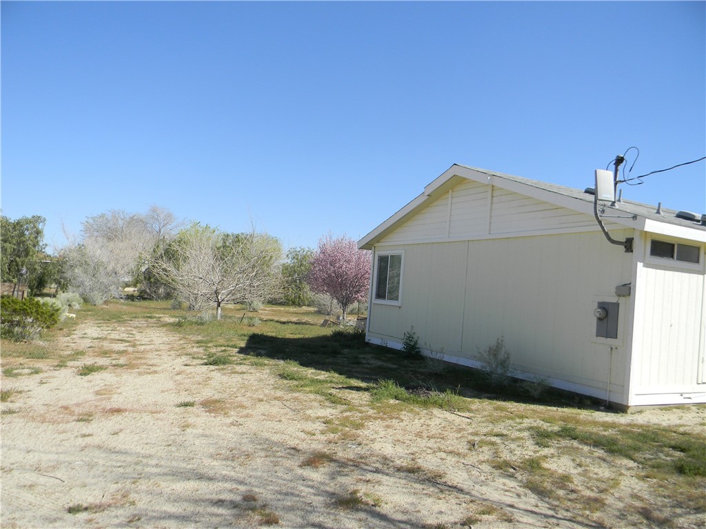 16846 E Avenue T Property Photo 9