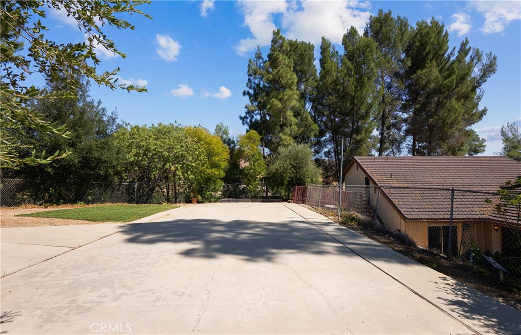 27601 Endeavor Street Property Photo 3