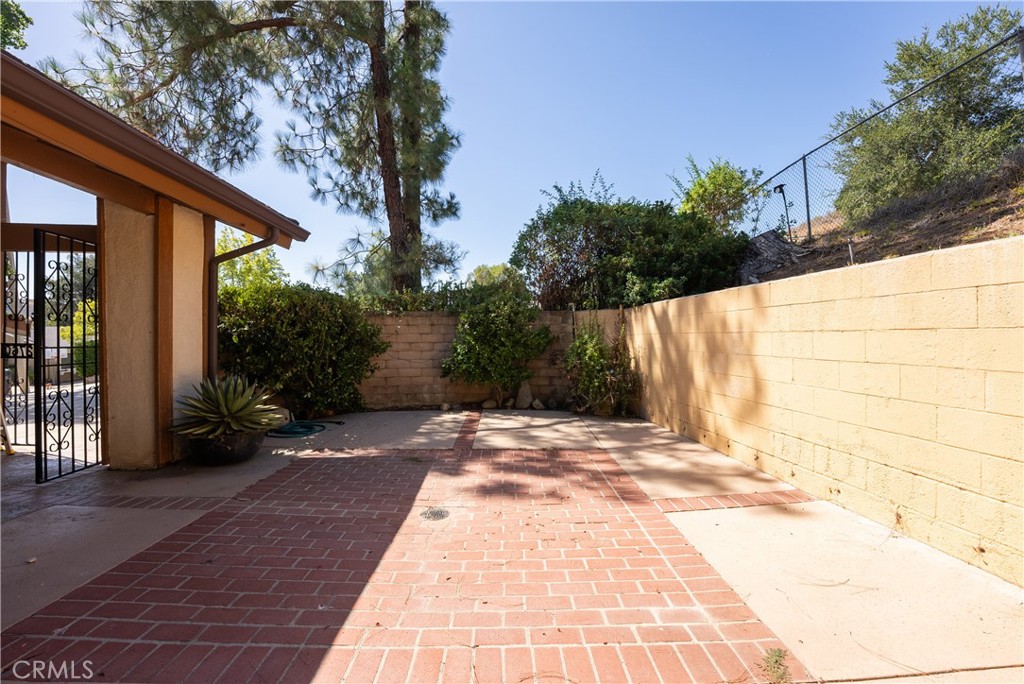 27601 Endeavor Street Property Photo 5