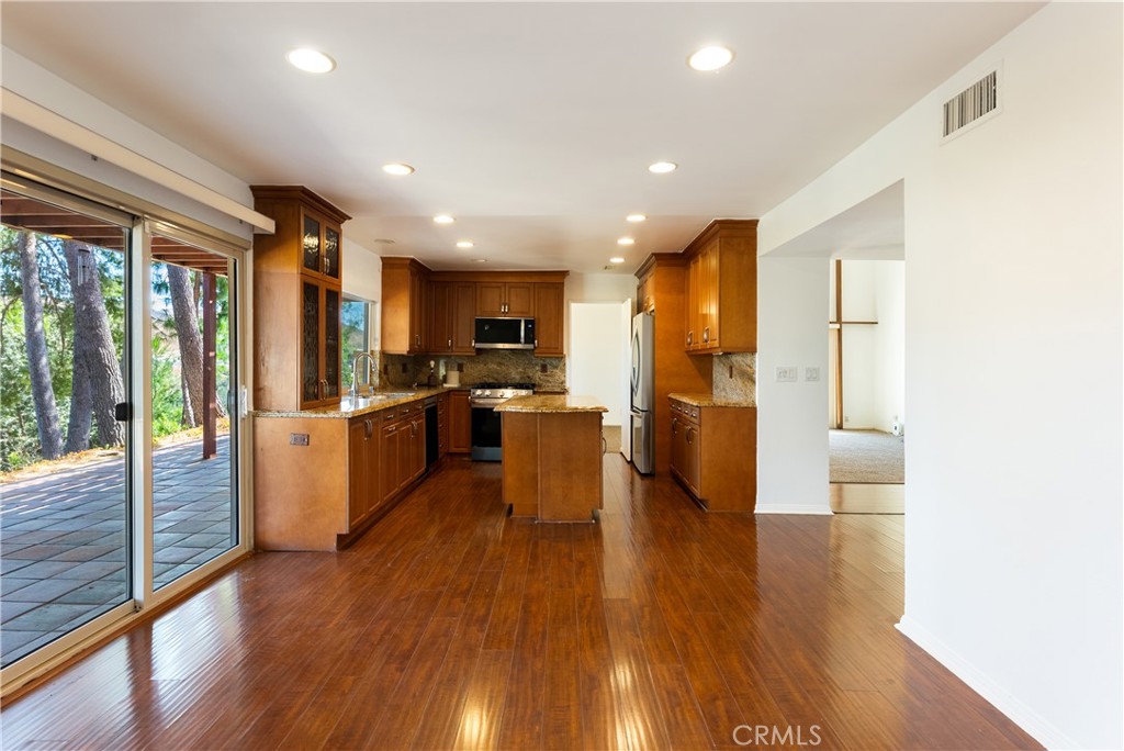 27601 Endeavor Street Property Photo 15