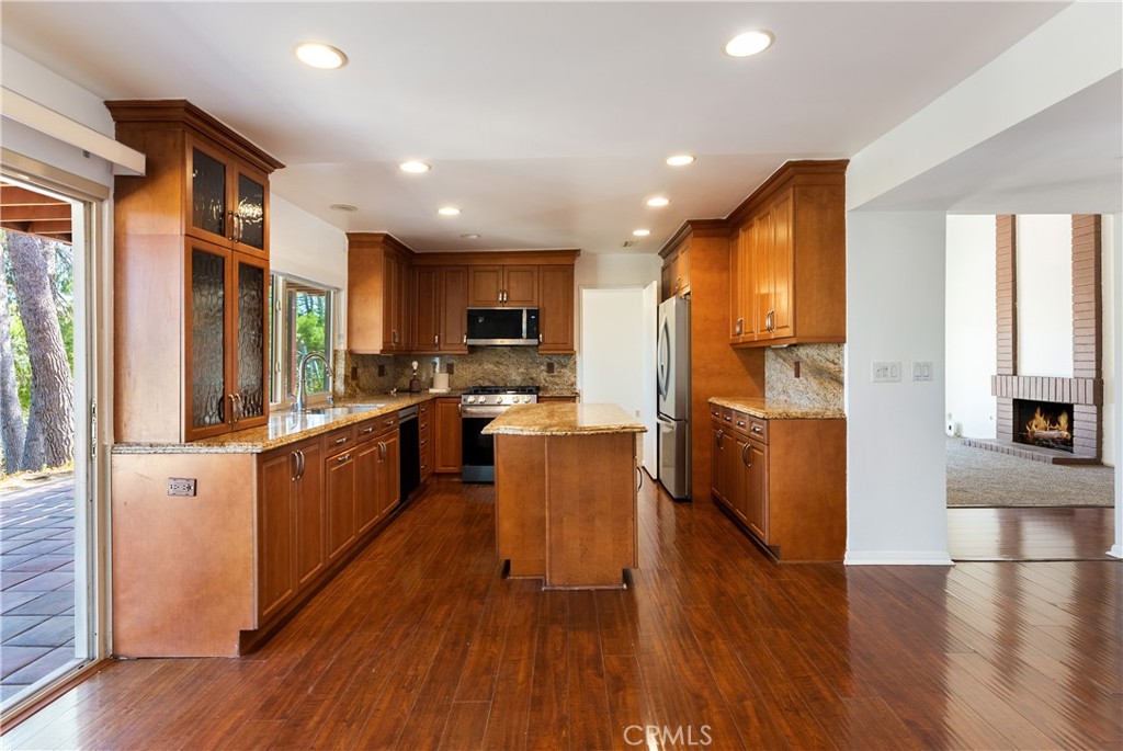 27601 Endeavor Street Property Photo 16