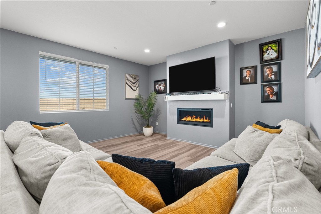 6949 Beale Property Photo 3