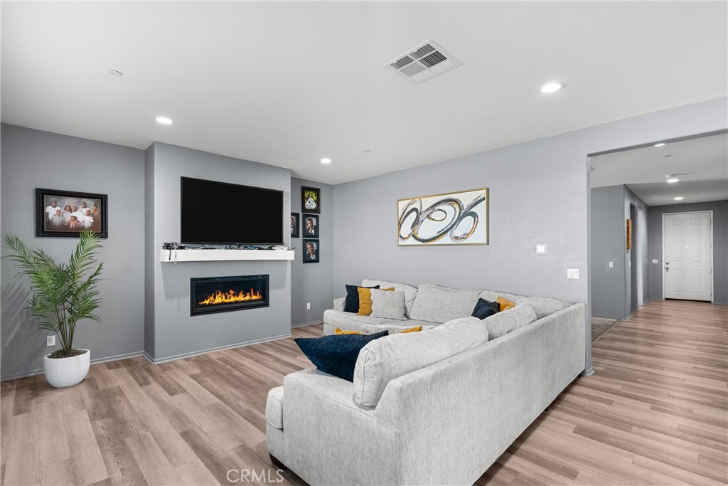 6949 Beale Property Photo 4