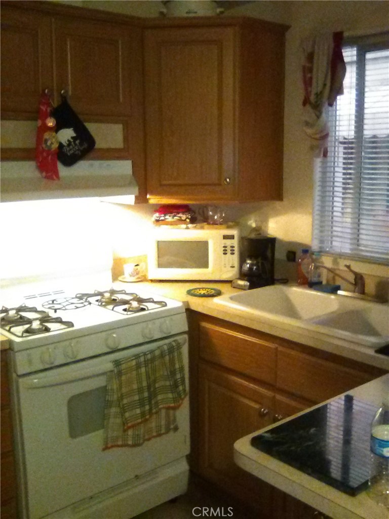 10799 Sherman Grove Avenue 18 Property Photo 4
