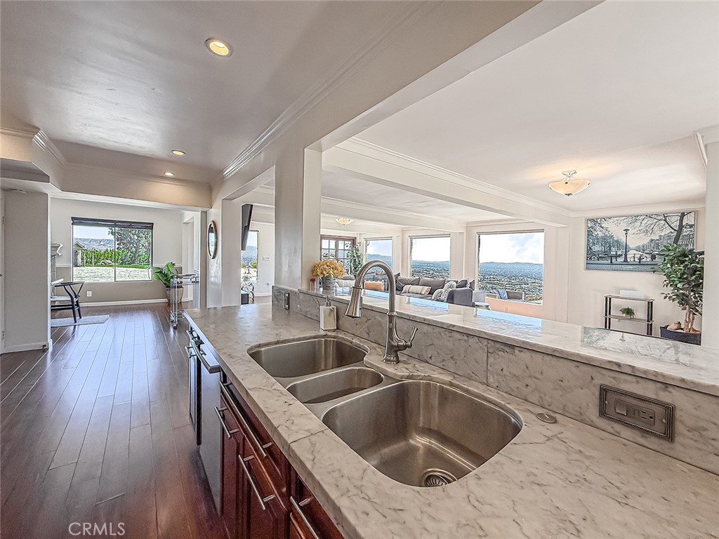10200 Lilac Property Photo 9