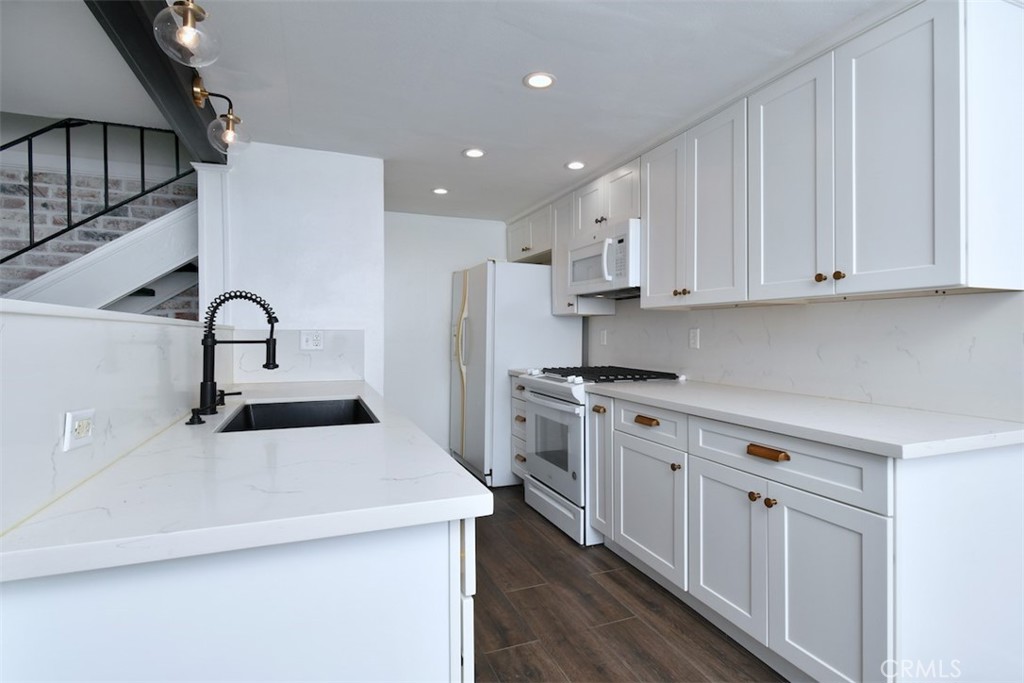 28159 Robin Ave Property Photo 10