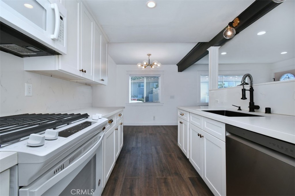28159 Robin Ave Property Photo 12
