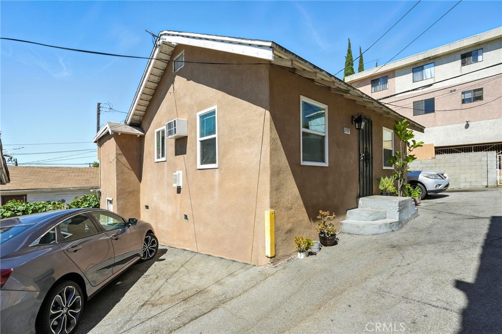 1151 1153 Cornwell Street Property Photo 8