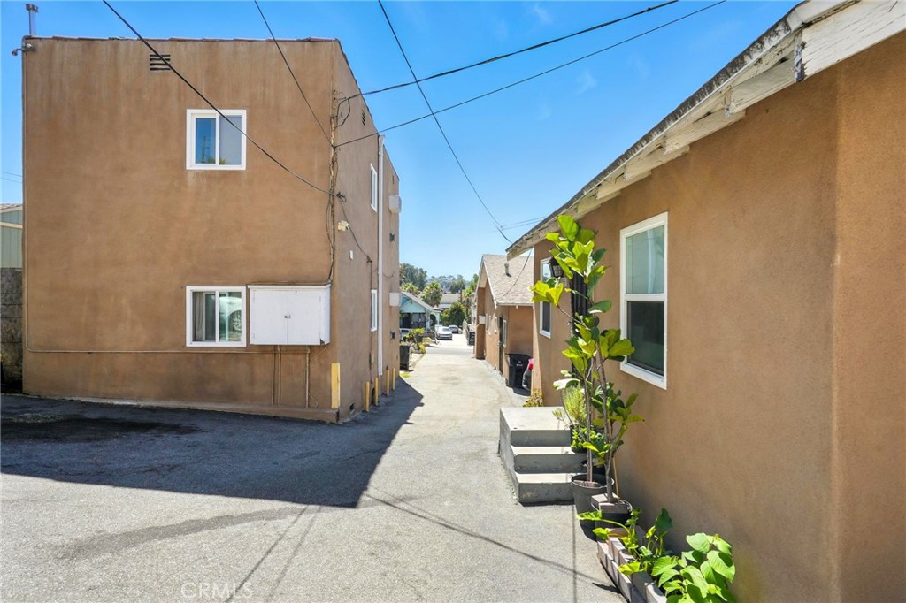1151 1153 Cornwell Street Property Photo 11