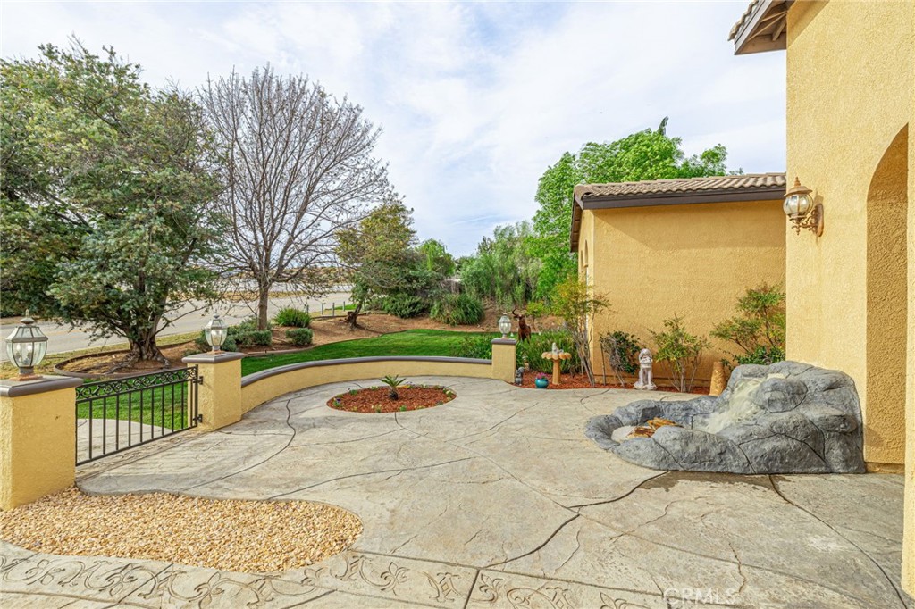 33442 Desert Road Property Photo 5