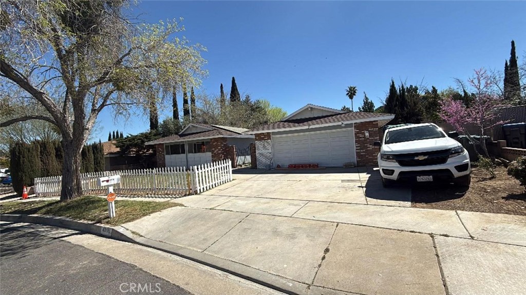 43916 Galion Property Photo 3