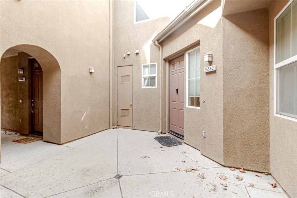 25562 Huxley Property Photo 3